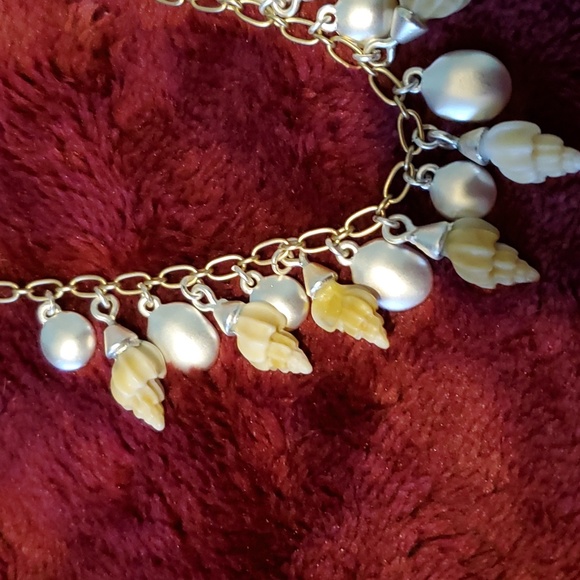 Shell Necklace - Picture 4 of 6
